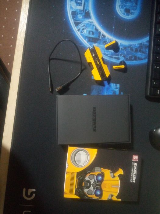 Наушники от компании бамбилби. Торг есть !