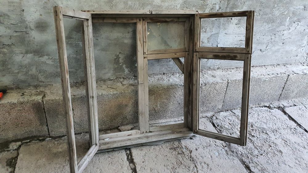 Окно деревянное распашные. Окна.