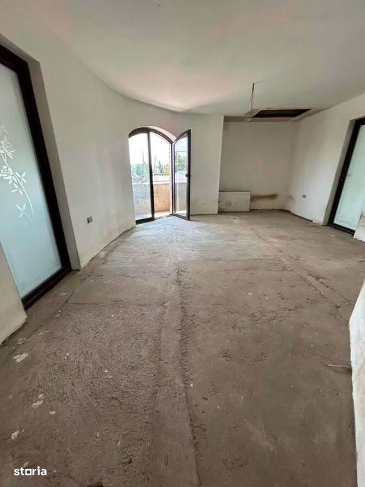 De vanzare casa in Roman, teren de 590mp,5 camere 120000euro