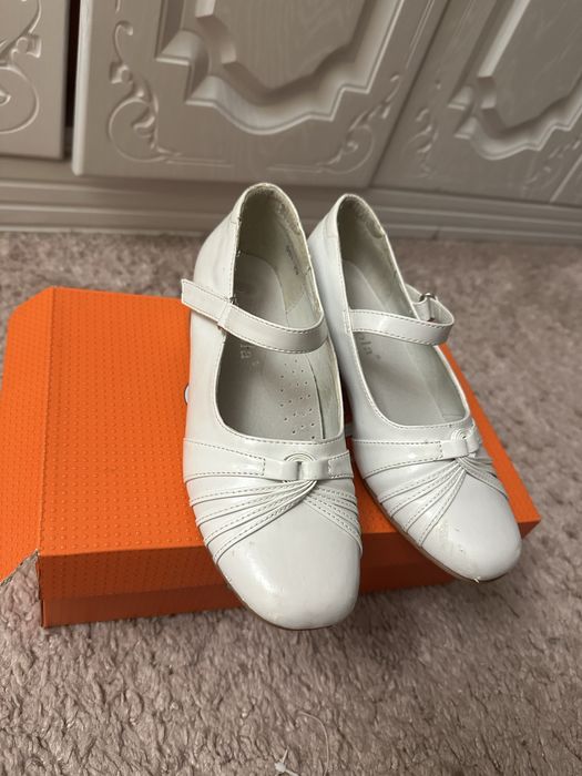 Детская обувь 2000