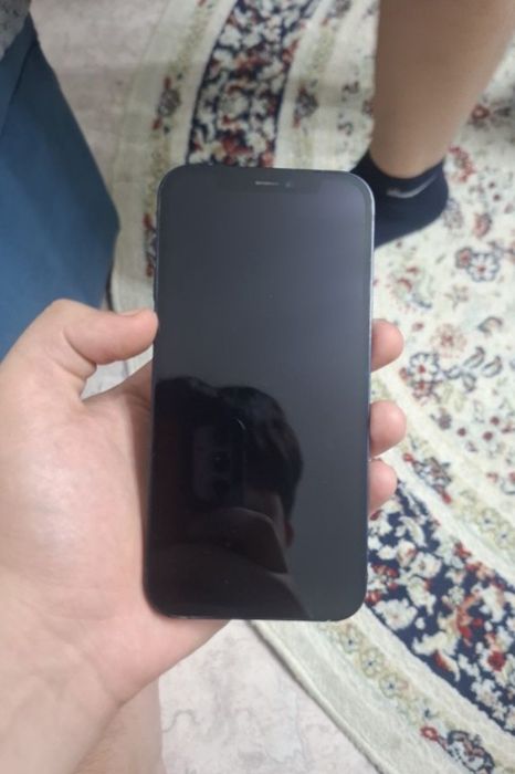 Продам на запчасти Айфон12.