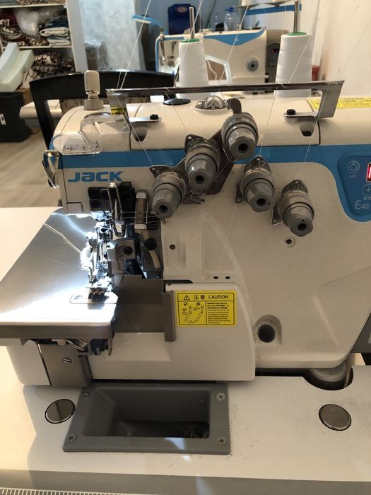 Шестиниточный оверлог.