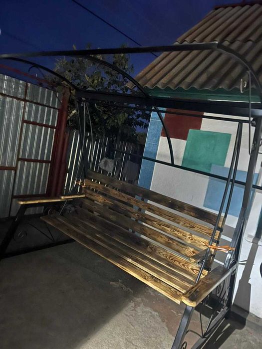 Кочели уличные с крышей