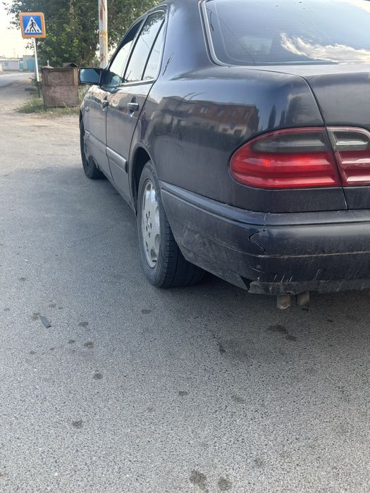Продам мерседес 210
