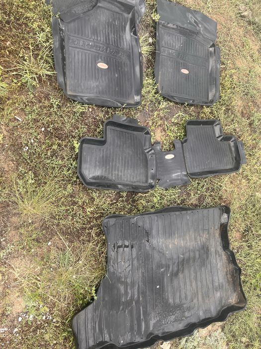 Продам коврики в комплекте на ваз 2114