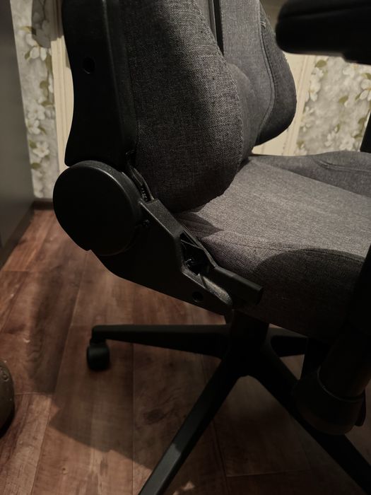 Продам игровое кресло GameLab