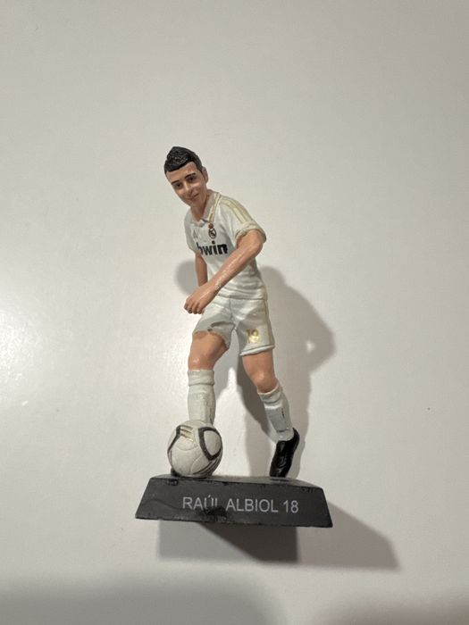 Масивни фигурки за колекционери футболисти и герои от филми