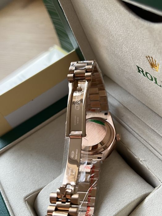 Rolex Day-Date Rose Gold 36 mm - дамски модел.