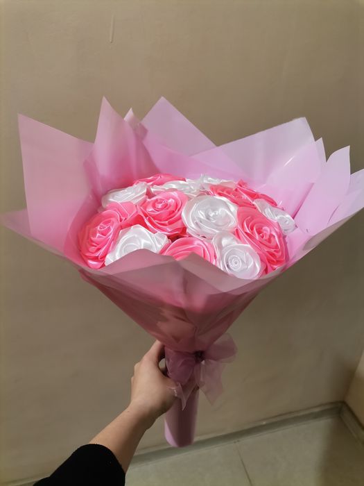 Сатенени рози букет