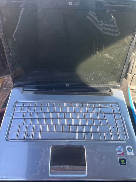 Vând leptop HP adus din Belgia laptopul se prezintă foarte bine arată impecabil