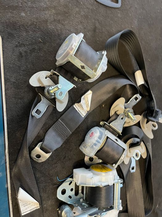 Lexus CT200H Батерия броня фарове  стопове колани