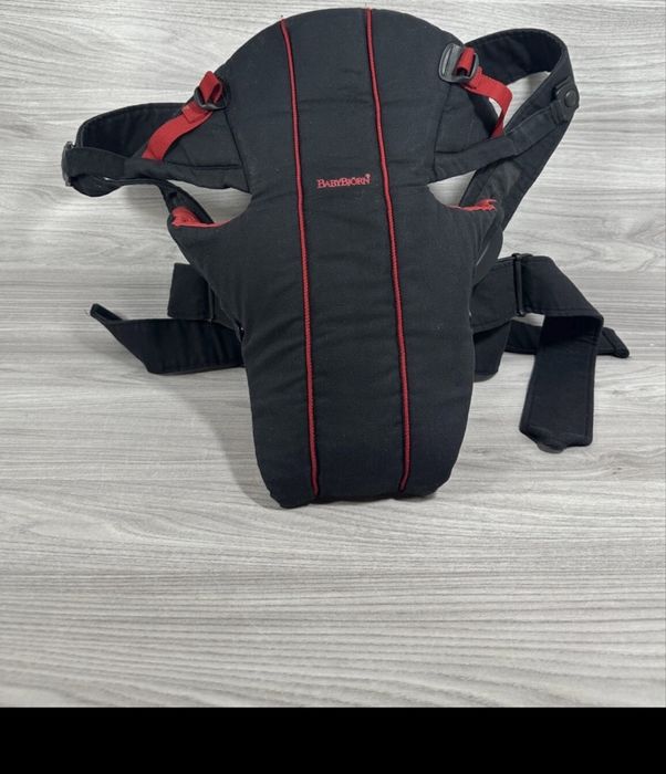 Marsupiu ergonomic BabyBjörn Active negru/roșu din bumbac pentru bebeluși