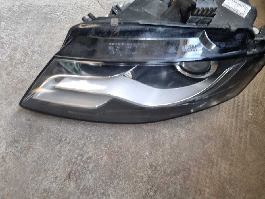 Far stanga complet xenon Audi A4 B8
