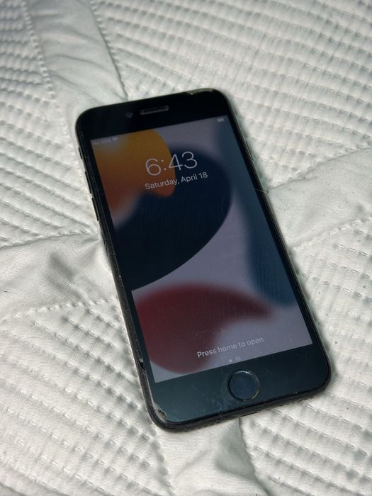 Продам Iphone 7 128 GB