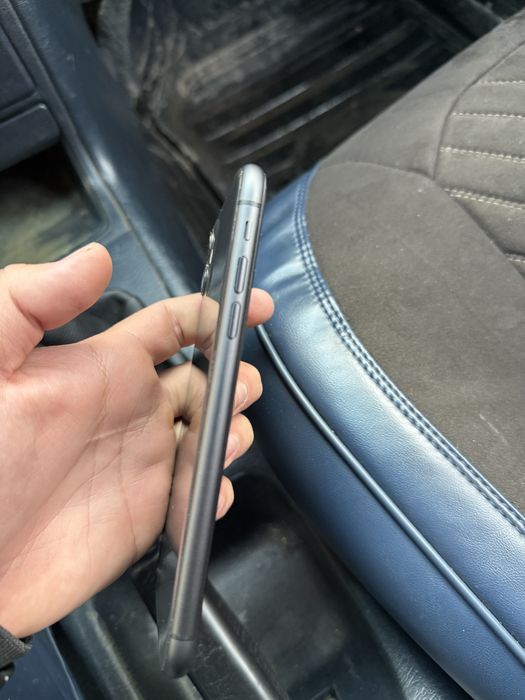 Айфон 11 64 гб.