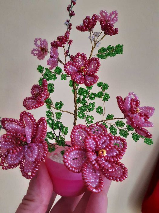 Цветы из бисера ручной работы