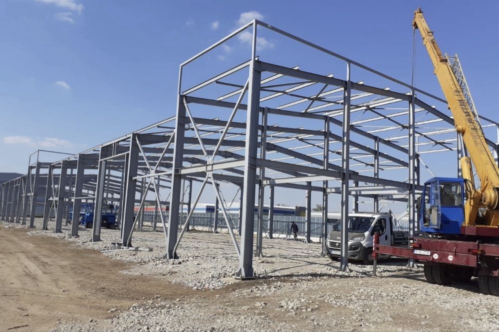 Vand hale metalice cu montaj 14x20 si 7x20m