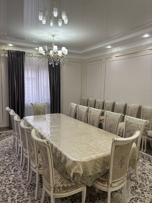 Шикарный стол для гостей