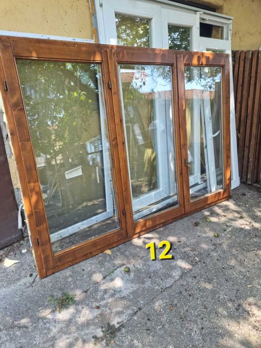 Над 100 различни бройки висококачествена италианска дървена дограма