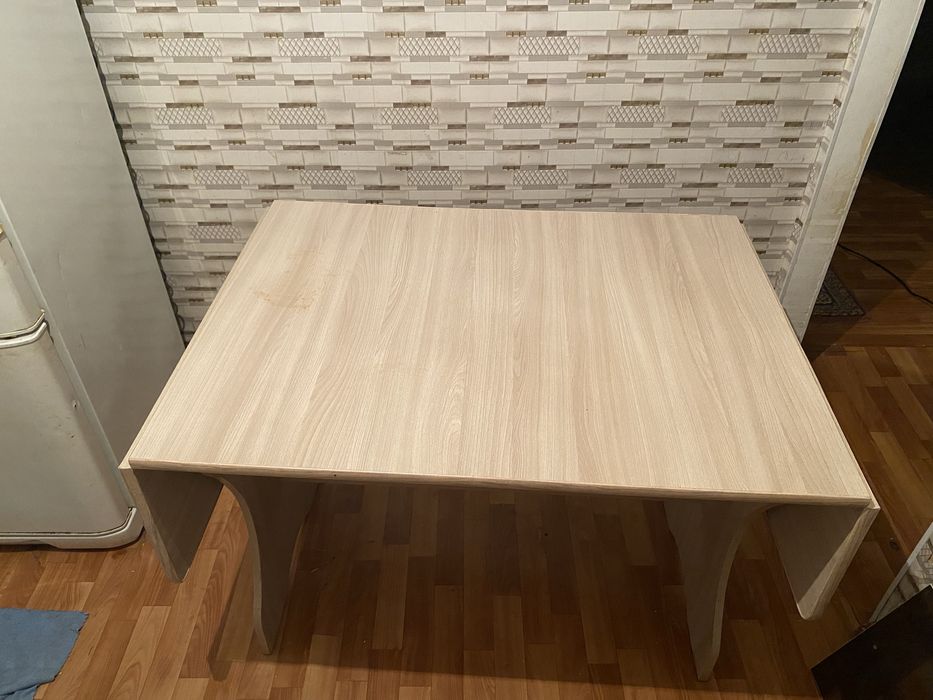 Продам стол в хорошем состояний