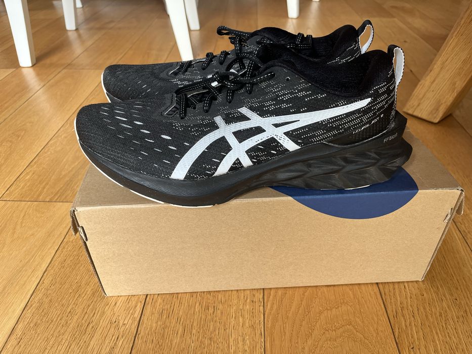 Asics Novablast 2