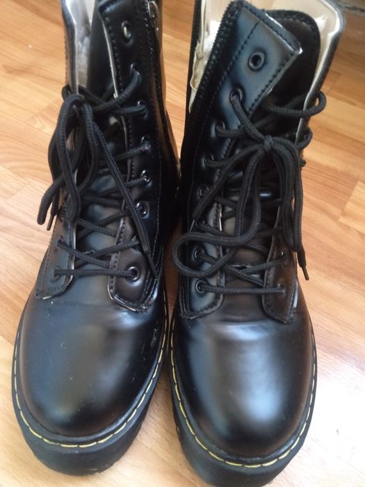 Срочно продаю демисезонные ботинки!!!