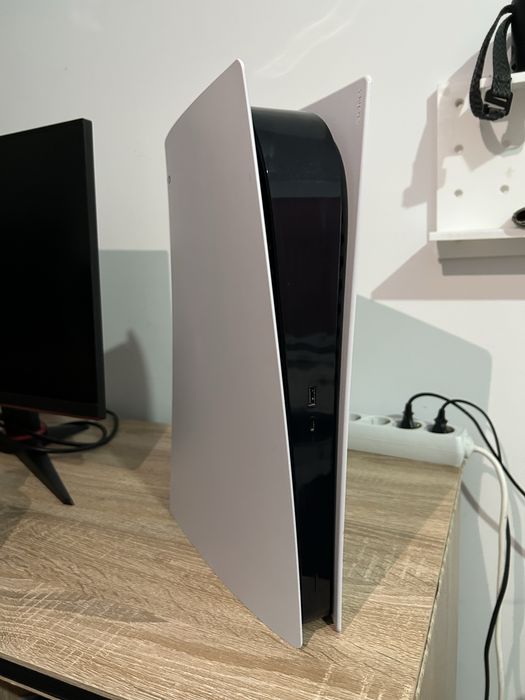 Vand PS5 Nou/ Impecabil/ functioneaza 10/10