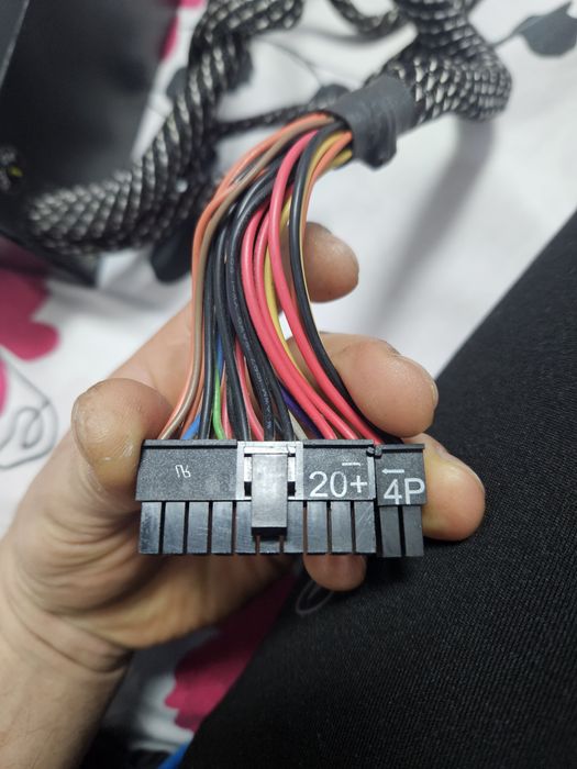 Vând sursa nox 500w.