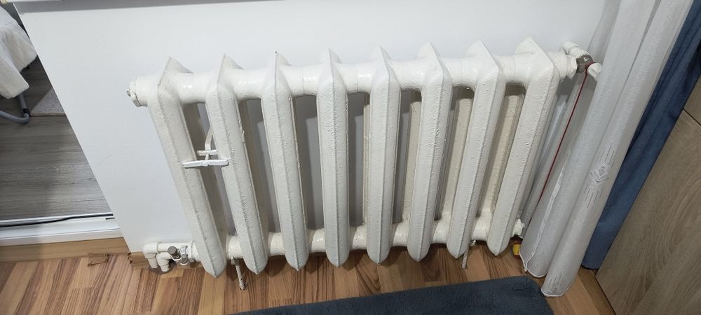 Vând 5 calorifere din fontă