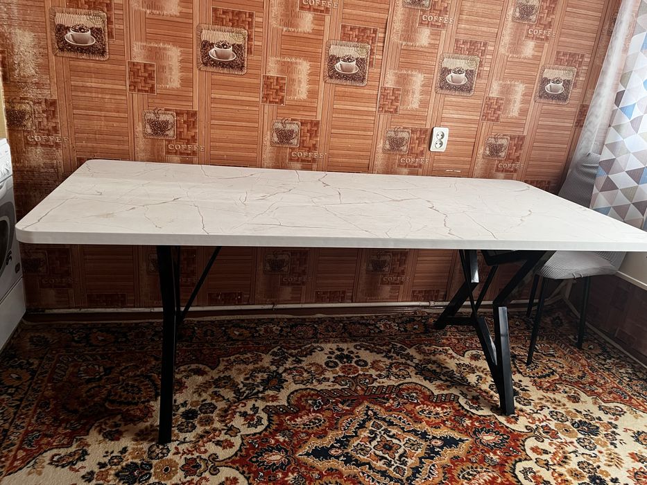 кухонный стол.