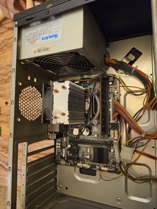 Материнская плата gigabyte h81 процессоо  Intel Core i3-4590 озу 4 гб