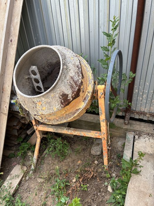 Продам бетономешалку.