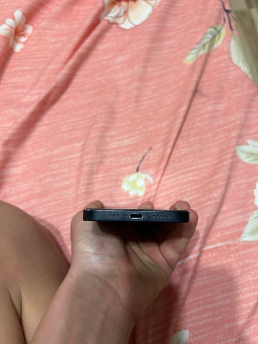 Продаю iPhone 12