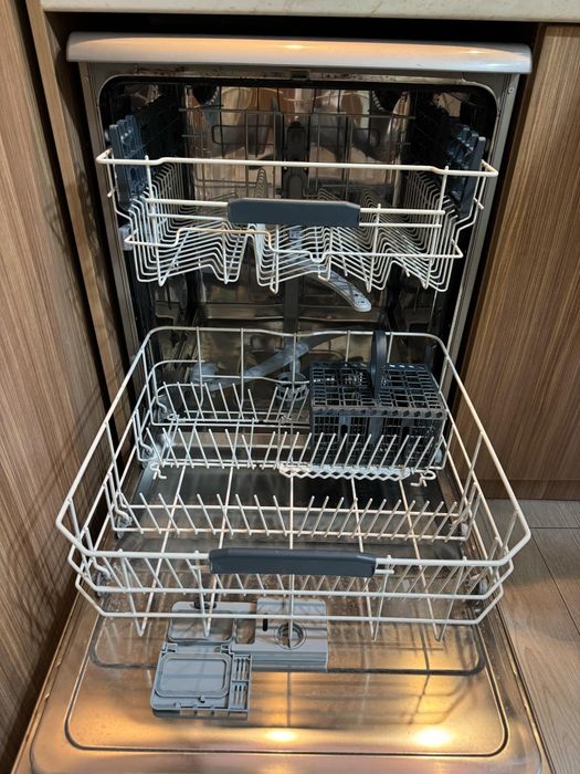 Съдомиялна машина Аристон хотпоинт