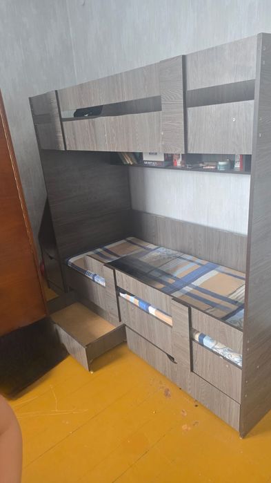 Двухъярусная кровать