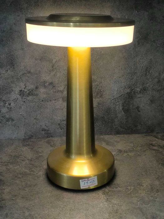 stol lampasi  настольная лампа