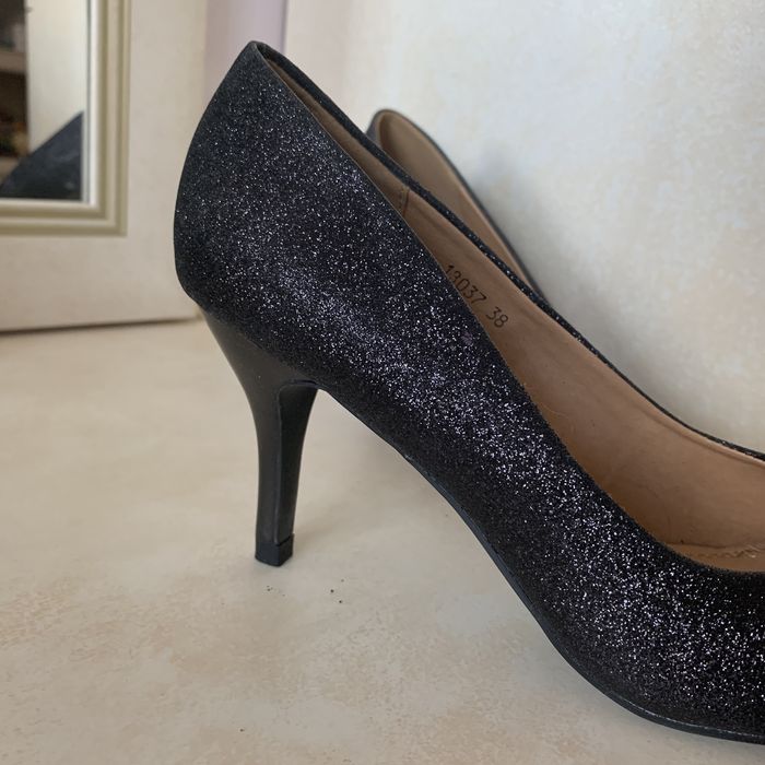 Продам женские туфли