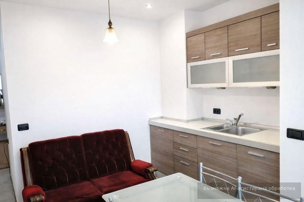 Тристаен апартамент в района на Цветен квартал!