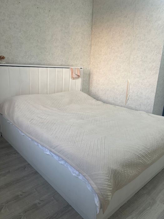 Продам кровать с шкафчиком