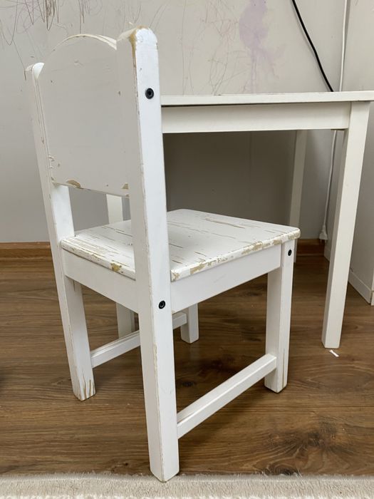 Продается стол с стульям и стелаж