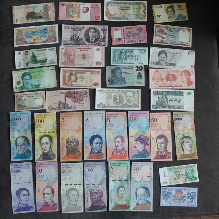 Лот Банкноти от 100 броя (без повтарящи) UNC