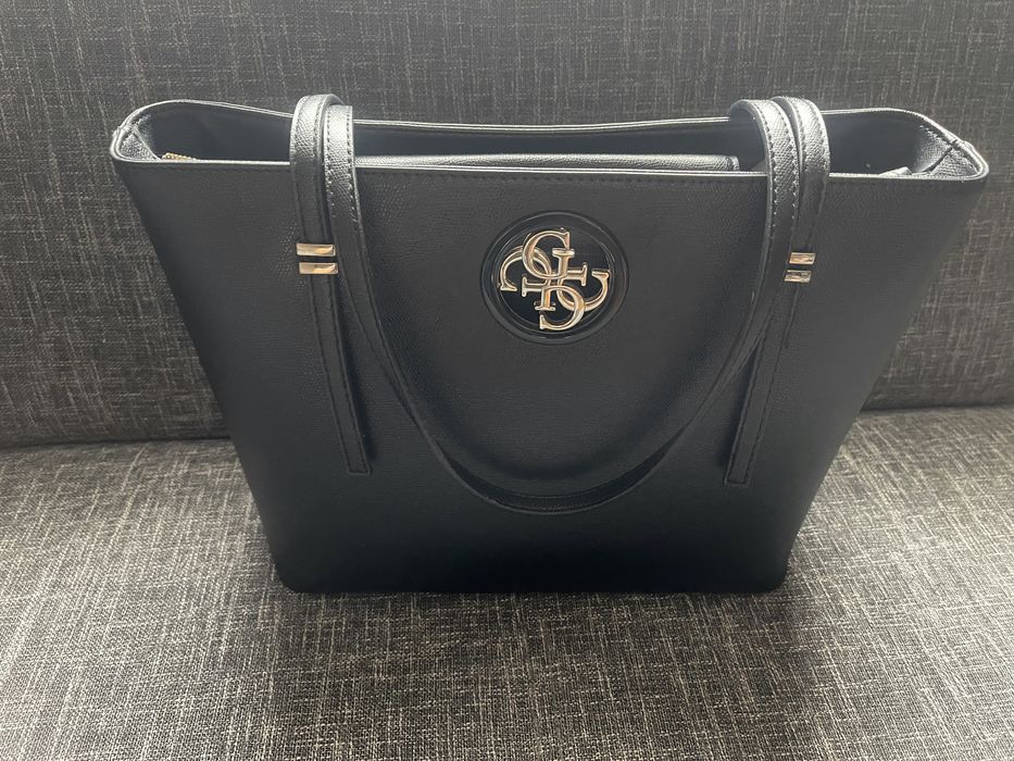 дамска чанта Guess