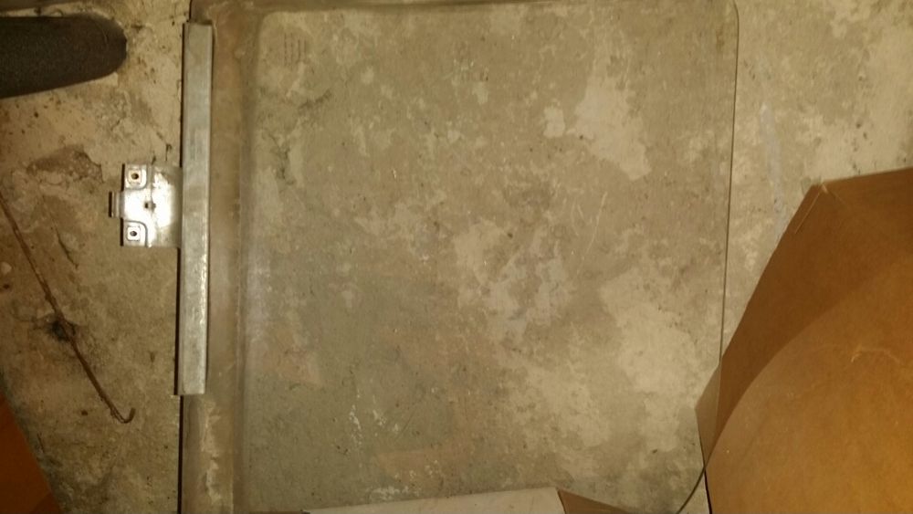 Продавам комплект странични стъкла за десни врати на Golf 2.