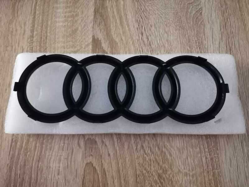 черна гланцова емблема за Ауди Audi 24.9 см