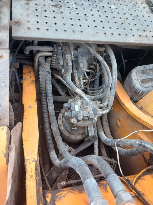 Екскаватор сотилади