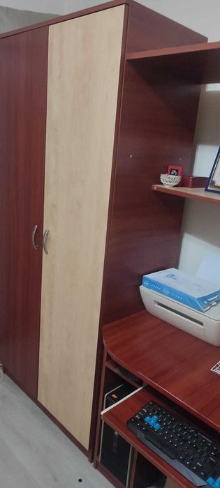 MOBILA DE TINERET, birou incorporat si spoturi