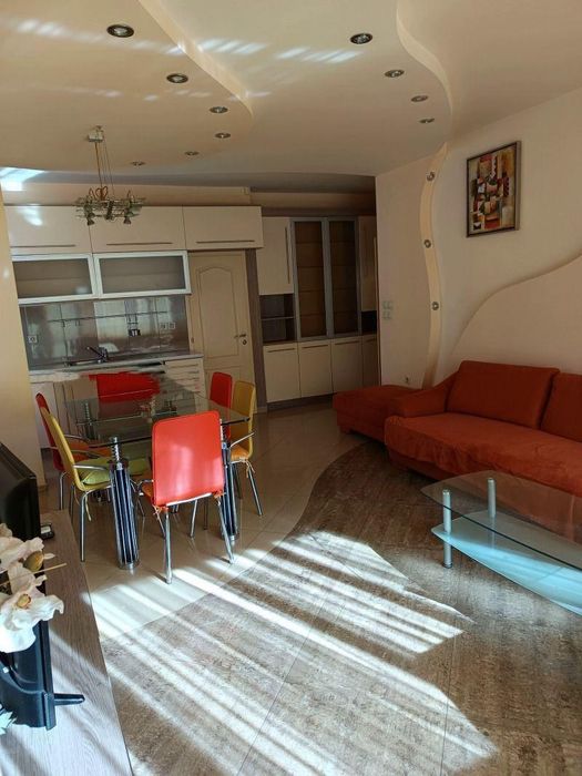 Дава се под наем Четиристаен апартамент в София, Гоце Делчев - 115 кв.м за 796.62 € - Снимка #2