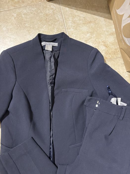 Дамски официален костюм