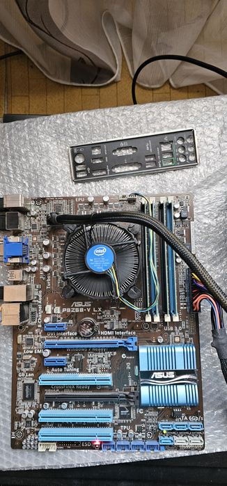 KIT Gaming i7 2600k +Placa de baza ASUS P8Z68-V LX+16 GB la 300 ron