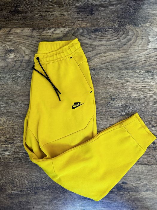 Nike tech fleece yellow joggers